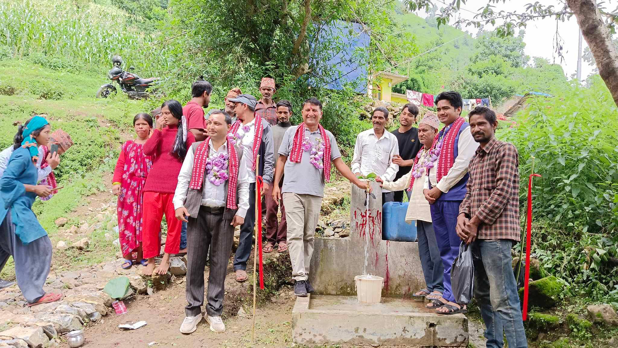 बैतडीको दोगडाकेदार -३ मल्लासैना दलित वस्तीमा पुग्यो खाने पानी